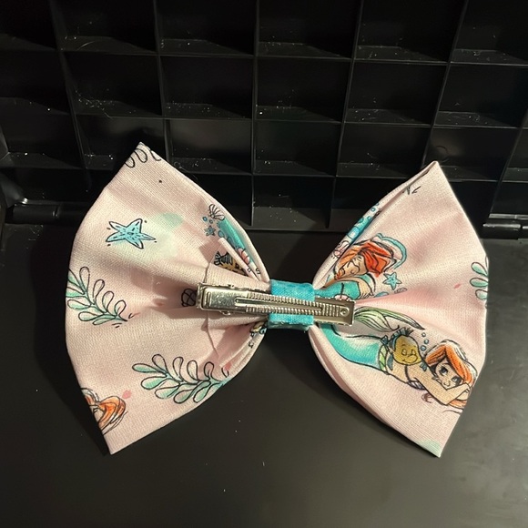 Disney’s Ariel hair bow - Picture 2 of 4